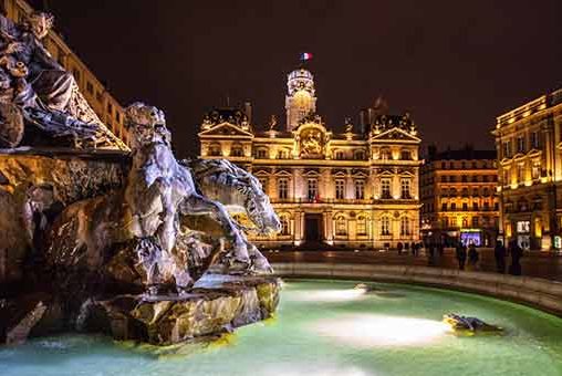 Visit of Lyon (visit of old Lyon Unesco heritage + traditional meal + confluence museum)