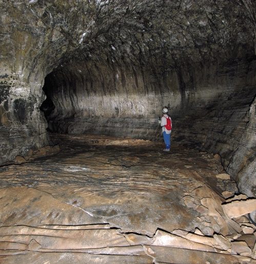 cropped-5.PahoehoeFloor_ManjangCave_Korea.jpg