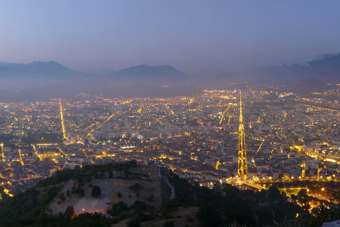 cropped-Grenoble_de_nuit_by_Matthieu_Riegler-scaled-1.jpg